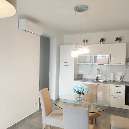 Comfort Lovely Diva 4, Ciovo, Okrug דירה *